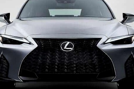 雷克萨斯为开发一款新运动轿车，竟然建造了一条专门赛道