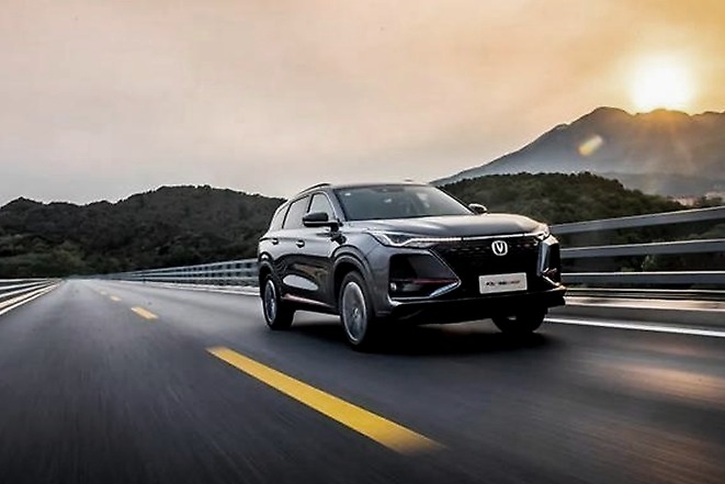 冲击紧凑SUV市场，长安CS75 PLUS实力叫板大众途观L