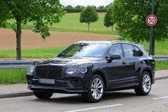 2021款宾利添越改款曝光 外观基本不变/混动功率443马力