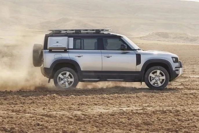 从蛮荒闯入城市，点评路虎卫士“既要又要”的新定位