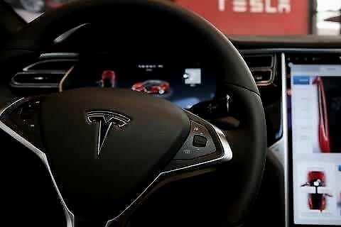 特斯拉Model 3自动提速，刹车失灵碰撞起火，车主：这是明显漏洞