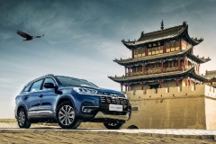 先别着急自我定位，和全新瑞虎8探索西域雄关后，发现更好的自己