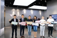 深圳新地标哪吒汽车直营体验中心进驻最潮商圈