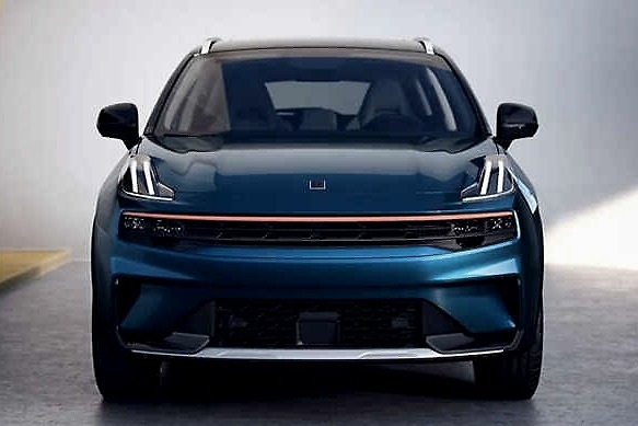 奕泽和缤智将迎新对手，轴距2米64 + 1.5T动力组合，领克06露芳容