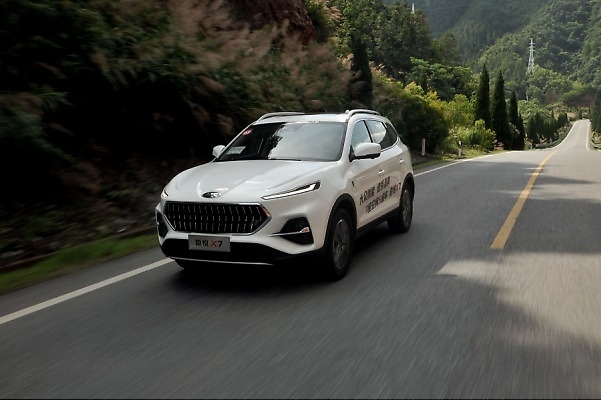 试驾江淮嘉悦X7：扭矩251N·m，平顺够用，后排配大沙发