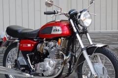 被遗忘的首款超级摩托车——BSA“火箭三缸”