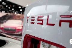 特斯拉市值登顶，传统车企该害怕吗？