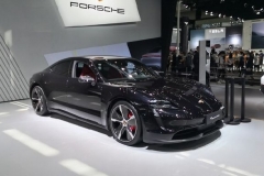 保时捷Taycan 4S首发亮相 售价114.80万元