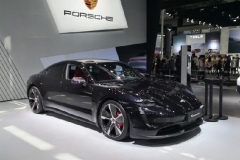 百公里加速仅4秒 保时捷Taycan 4S正式发布