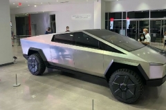 实拍组图！特斯拉Cybertruck亮相彼得森博物馆