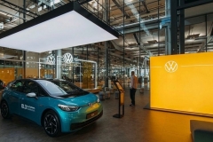 为克软件难关，大众欲与对手合作开源软件