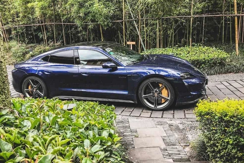 保时捷杠上特斯拉！新Taycan百公里加速仅需2.8秒，续航达463公里