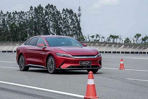 都是30万左右，你买比亚迪汉还是特斯拉Model 3?