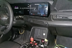 配大尺寸弧面屏/全新换挡机构 宝马新款2系旅行车内饰谍照