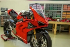 乐高丧心病狂推出1：1的杜卡迪Panigale V4 R外壳，关键是还能骑