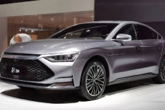 4.7秒破百，隐藏门把手，一箱油跑800+公里，这车爱了没？