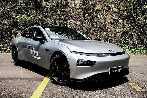 终于，特斯拉迎来了真正的对手——试驾小鹏P7