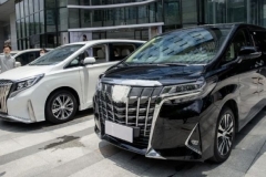 这智商税很多人交过，商人从中国3元一斤进口，几万元卖回给中国游客