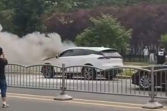 比亚迪唐在郑州发生自燃 疑似为插电式混动版本