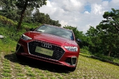 这台奥迪A4L再次证明，男人的一生可以绕开一辆3系