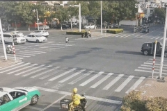 10岁孩子闯红灯被撞，交警：孩子负全责！网友炸了