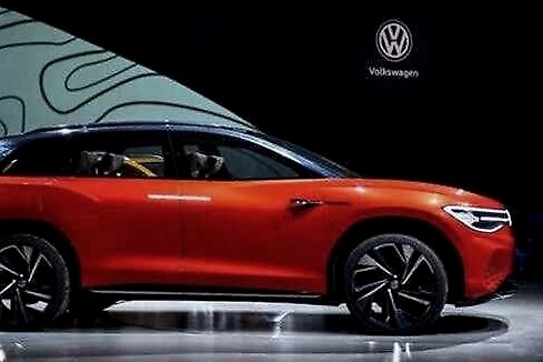 中国首款大众ID.系列实车曝光 选特斯拉还是选它？