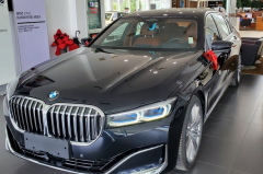 开宝马7系的只有一种人：他的老板开奔驰S级！