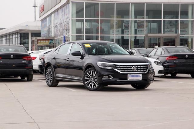 大众终于出手了，2020款帕萨特上市，凯美瑞傻眼了：不带这么玩的