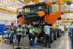 雷克萨斯印度投产，印度人们疯狂自恋，中国网友：中国不缺豪车