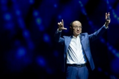 “中国硬汉”拍了拍“东瀛大汉”，并扔下了一封宣战书