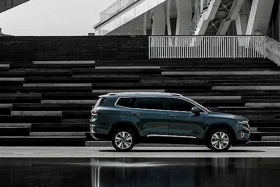 吉利下手中大型SUV，车内可放床，10万出头大豪越很“豪横”