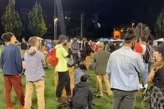 怒吼不要警察的美国，迎来血色周末：枪声不断，两天死40人创纪录