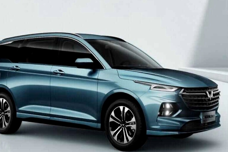 全景天窗+电子档杆+双屏幕 五菱之光会被自家“兄弟”拉下马？