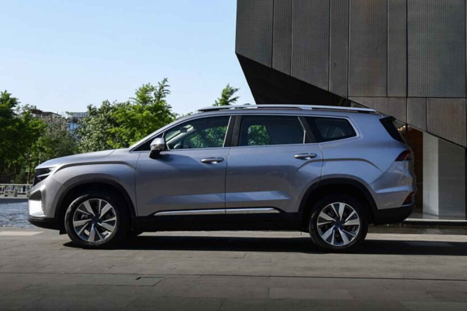 吉利七座SUV卖五座价，还有这种好事？