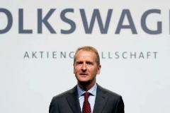 迪斯被逐，到底是“宫斗”还是咎由自取？｜外媒说