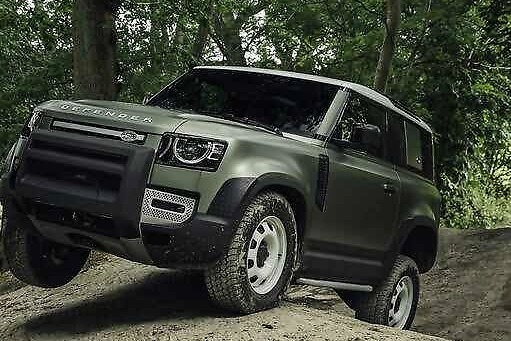 尺寸比奔驰GLE要大，两种风格，3.0T+四驱，新款路虎卫士即将上市