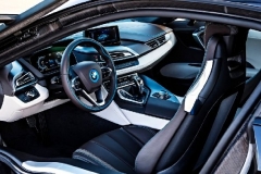 丰田高速变道，连撞2车！收费站：我太冤了|小视频