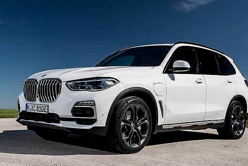 2021款宝马X5混动版亮相，外观更运动，5.3S破百，期待