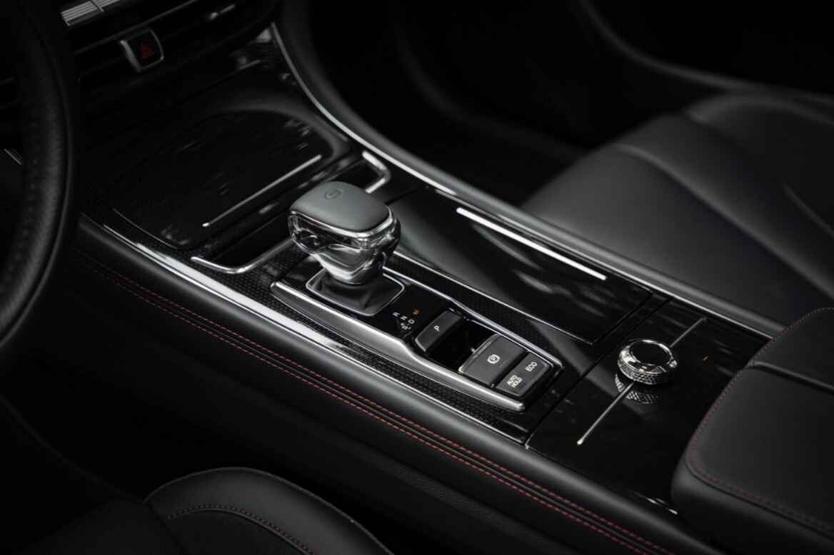 中大型轿车全新传祺GA8上市，入门车15.68万起，全系2.0T+6AT