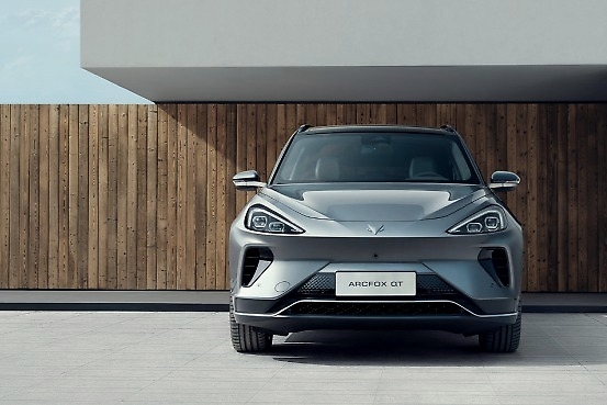 地表最强三电系统SUV？让ARCFOX αT叉会儿腰