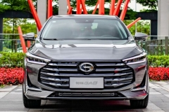 最强国产2.0T+爱信6AT，这款5米长的自主轿车，能跟合资一拼吗？