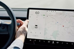 一辆特斯拉开启Autopilot撞向警车司机面临刑事指控