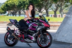 女骑士跟她的改装Ninja400，你更喜欢哪一个？