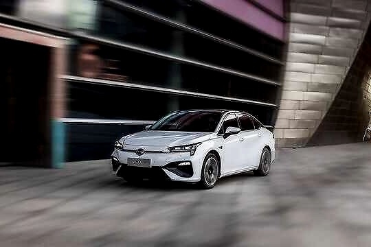 补贴后售价13.98万元起，2020款埃安S上市，加量不加价