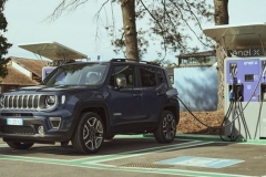 Jeep指南者、自由侠插电混动欧洲开启预定！纯电续航50km