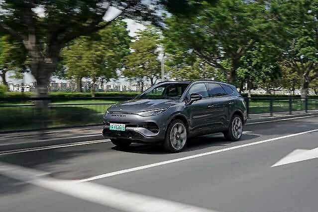 奔驰光环下的7座SUV，除了豪华还有啥？试驾腾势X PHEV