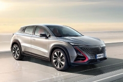 双车bettle丨最接近“概念车”的科技SUV，吉利ICON与长安UNI-T谁更优秀？