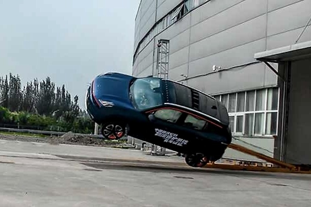 领克06“翻车”了！三大“黑科技”全球首测，结果极度舒适