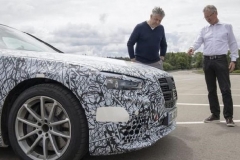 奔驰全新S级将9月首发 V12车型将提供四驱版本