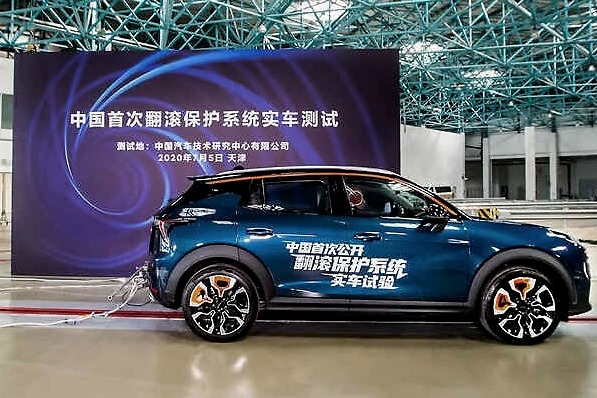 现场 | 一辆领克06在我面前翻了个跟头，但结局却是皆大欢喜